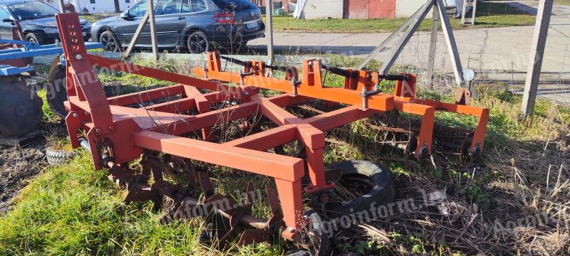 Suspended, two-row digging drill