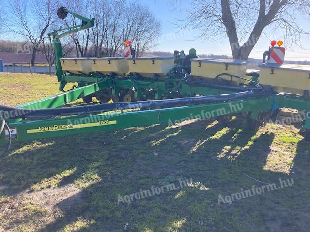 John Deere 1770 corn planter