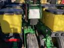 Sadilec koruze John Deere 1770