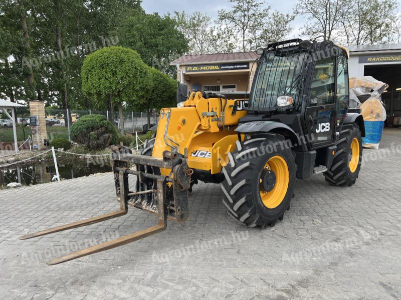 Teleskopski utovarivač JCB 535-95 može se registrirati