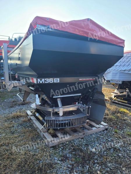 DCM M36 S 3200 litre suspended fertiliser spreader with ISOBUS, section and dose control