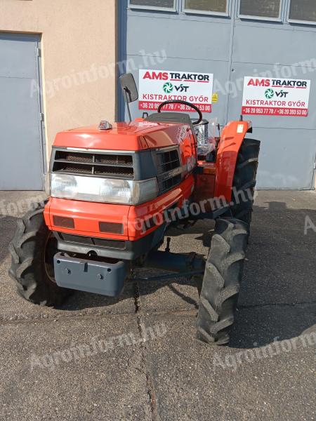 Kubota GL29 összkerékhajtású,  szervokormányos,  irányváltós,  29 lóerős japán traktor