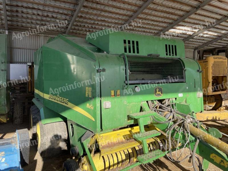 John Deere 678 HB kombinált körbálázó és csomagoló