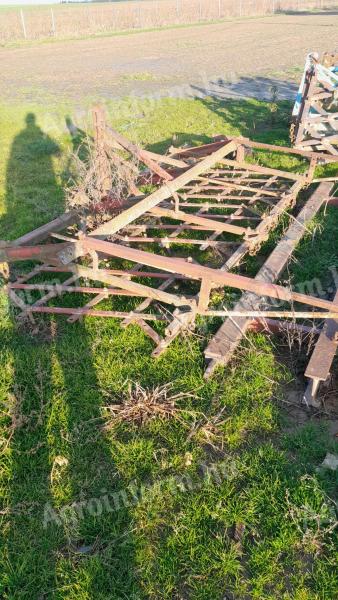 3 leaf trowel pine