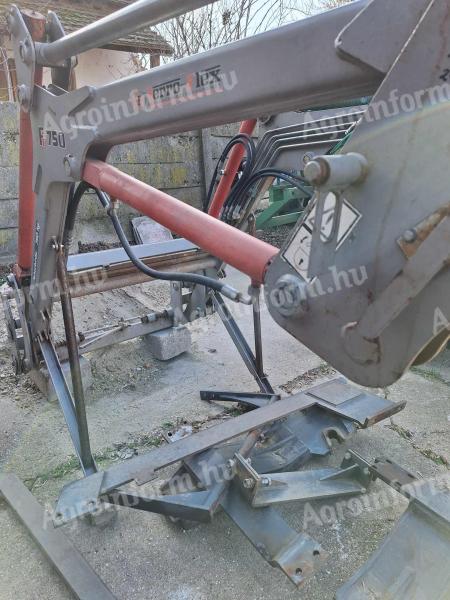 Front loader for Foton 504 tractor, also available with accessories