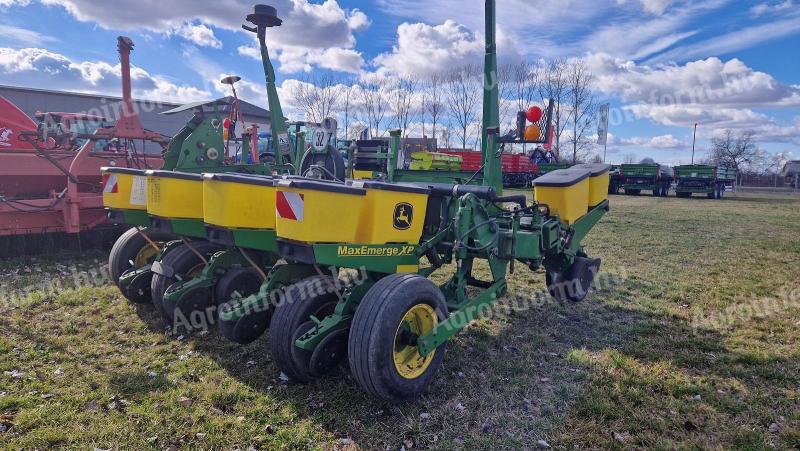 Priklopljena sejalnica John Deere 1760