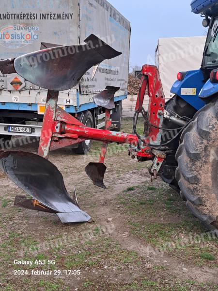 Deep ploughing plough