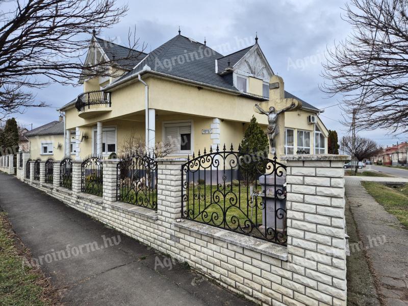 2 family houses and an 800 sqm farm for sale in Szécsény