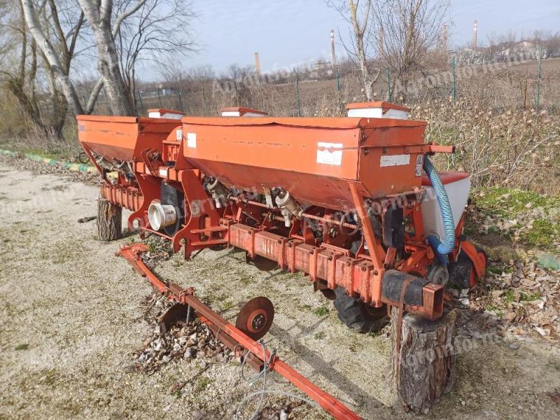 Gaspardo 6 row seed drill, per seed