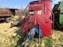 Feed distribution trolley