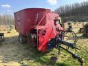 Feed distribution trolley