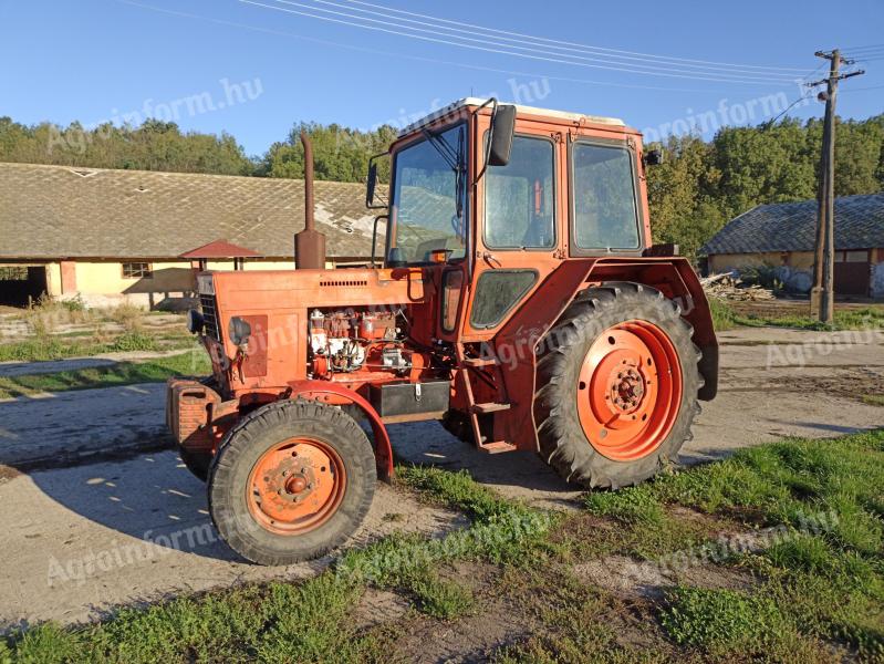 MTZ 80 with large booth, ready to work