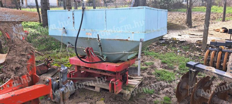 Rauch fertilizer spreader