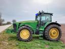 John Deere 8230