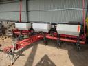 Massey Ferguson 8106 TSB vontatott szemenkénti vetőgép