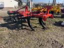 3 knife soil spreader