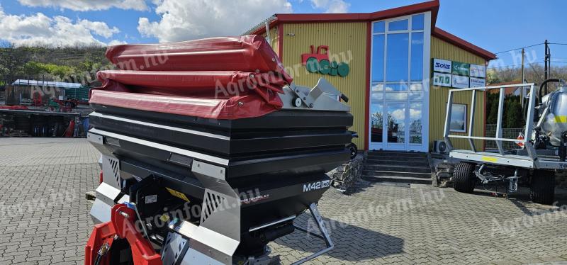 DCM Line M42 ISO 2500 litre manure spreader