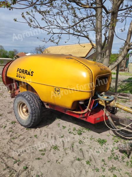 Forrás 2000 vontatott ventilátoros permetezőgép