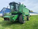 John Deere W650 combine (3325/5057 hours)