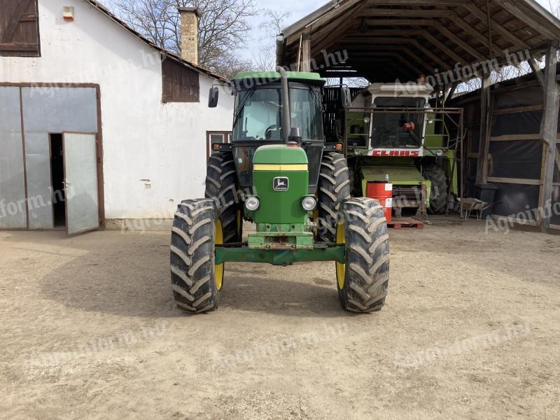 John Deere 3140