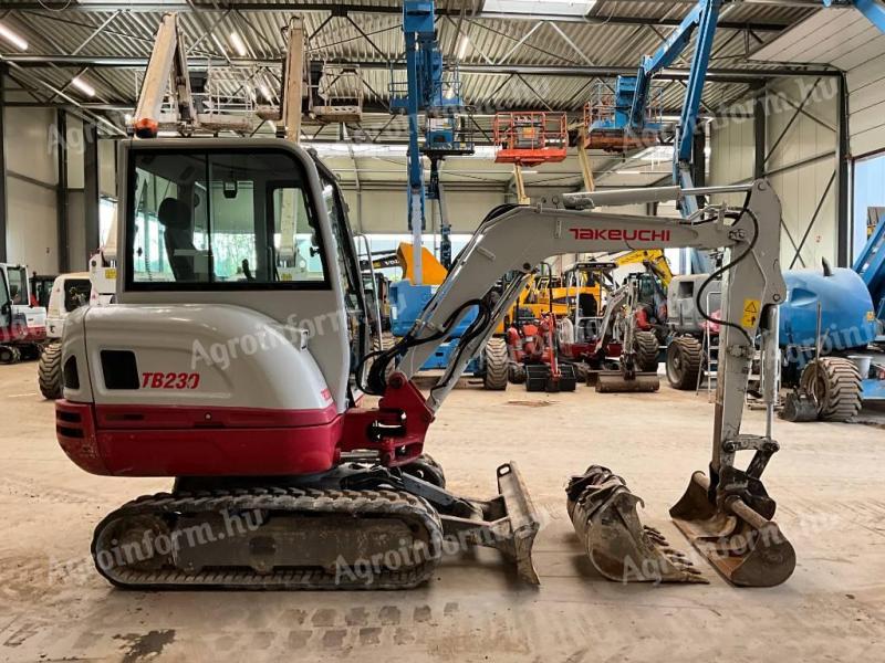 Takeuchi TB230 / 2017 / 3200üó / 3db kanál / Lízing 20%-tól