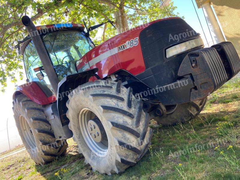 CASE Magnum MX 285 tractor with switchable twin wheels