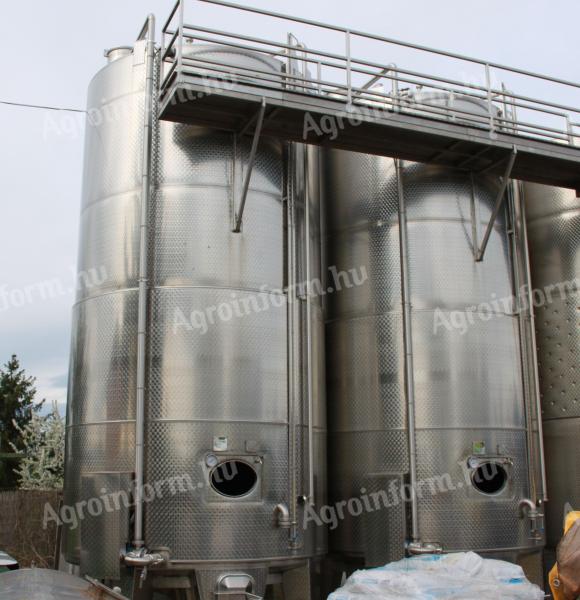 For sale 2 wine fermentation tanks 275 hl