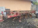 4 head IH plough for sale