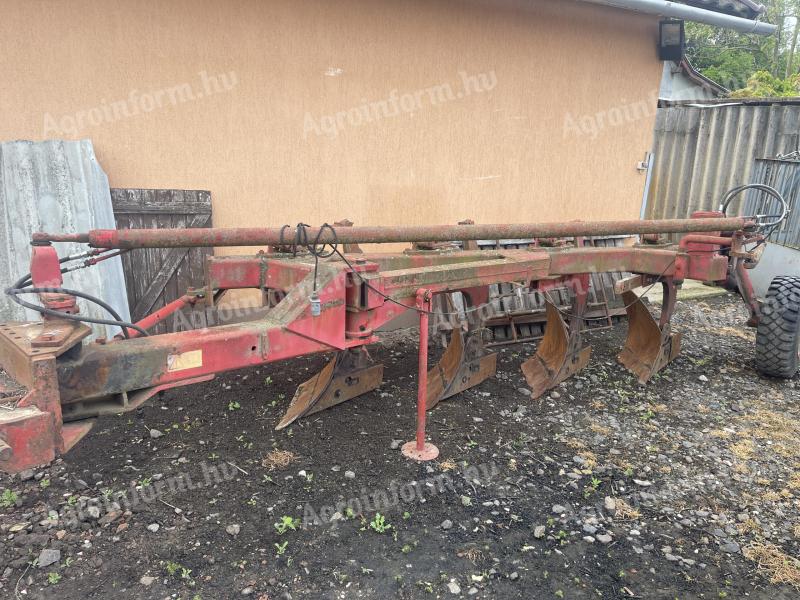 4 head IH plough for sale