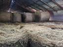 130 round bale of organic hay for sale (approx. 245 kg)