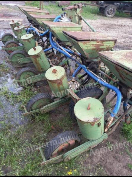 SPC fertilizer spreader with disc fertilizer spreader