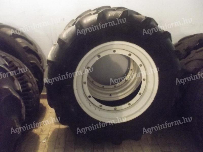 14.9 R 30 mounted wheel with New Holland rims, 90% tyres for sale