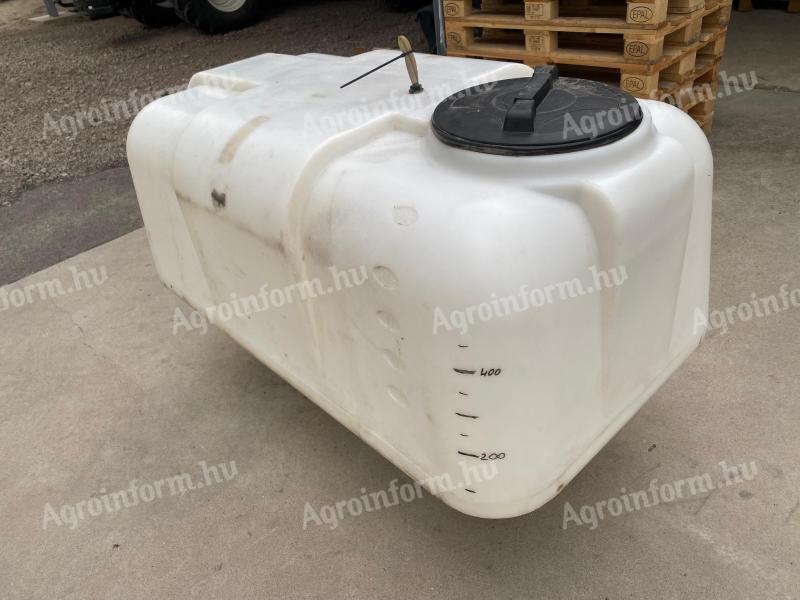 600 and 200 litre tanks with accessories for sale