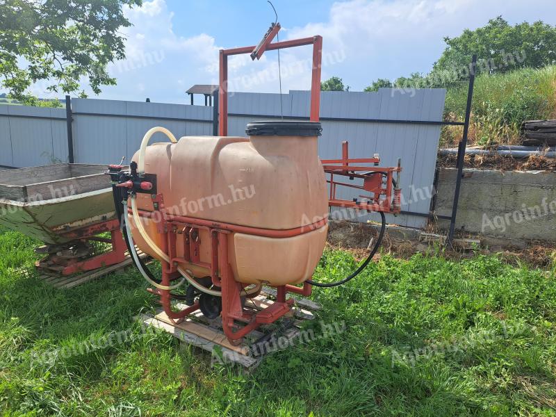 Pulverizator chimic de câmp 650 litri de vânzare