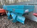 Sulky fertilizer spreader