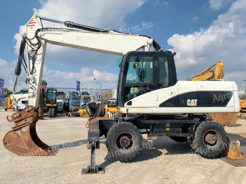 Caterpillar M318D (2009) 11 500 üzemórával,  lízing 20%-tól