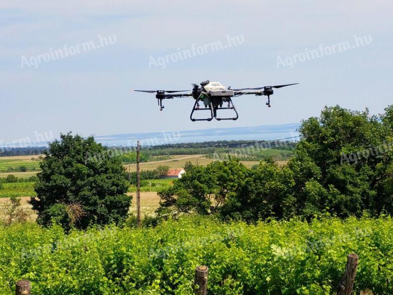 Pakiet drona natryskowego DJI Agras T10 (ładowarka, 3 akumulatory, 3 zbiorniki, 2 akumulatory rc)