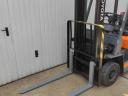 Toyota gas forklift lifting 1 tonne