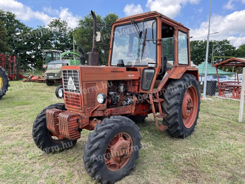 MTZ-552 tractor