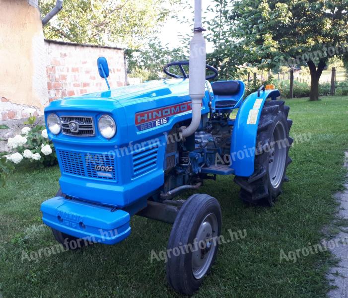 Tractor mic japonez Hinomoto de 16 CP cu freză