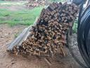 Gespaltene Eichenholzbretter und -pfähle zu verkaufen