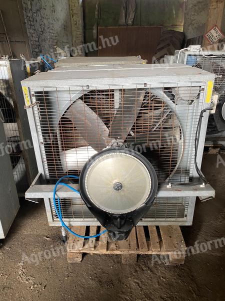 Fan with humidifier