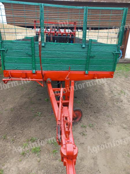 Fertilizer spreader with 4x7 ton horizontal cylinder