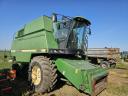 John Deere 2256 combine