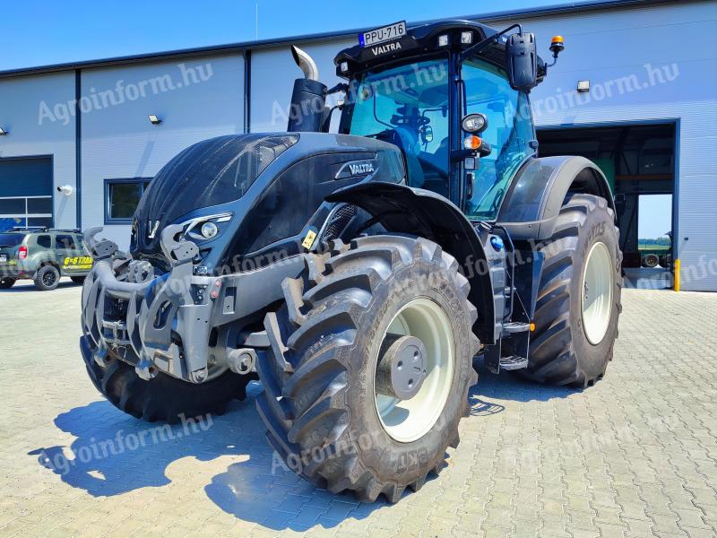 Traktor Valtra S394 s otočným sedadlem, zadní řízení