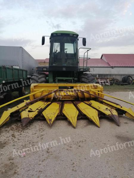 JD 6810 mașină de însilozat