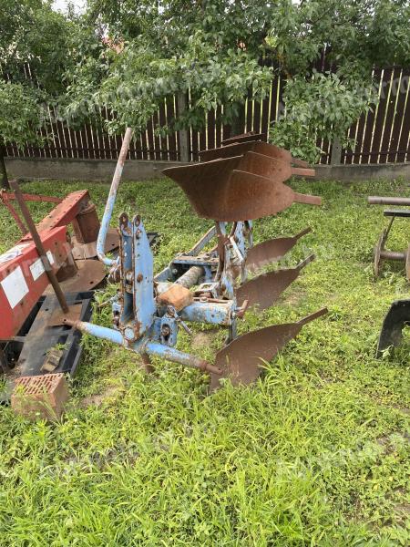 For sale 3 head manual gear plough