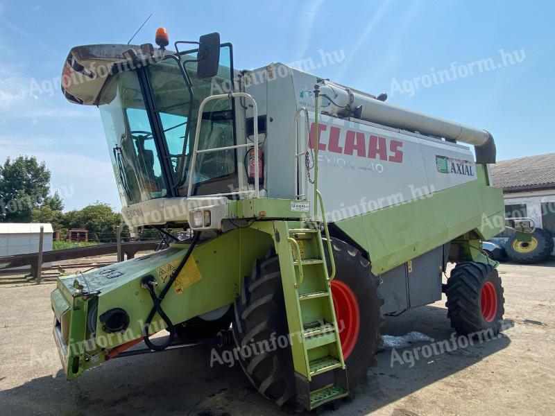 Claas Lexion 440 kombájn gabonaasztallal,  vágóasztalszállító kocsival