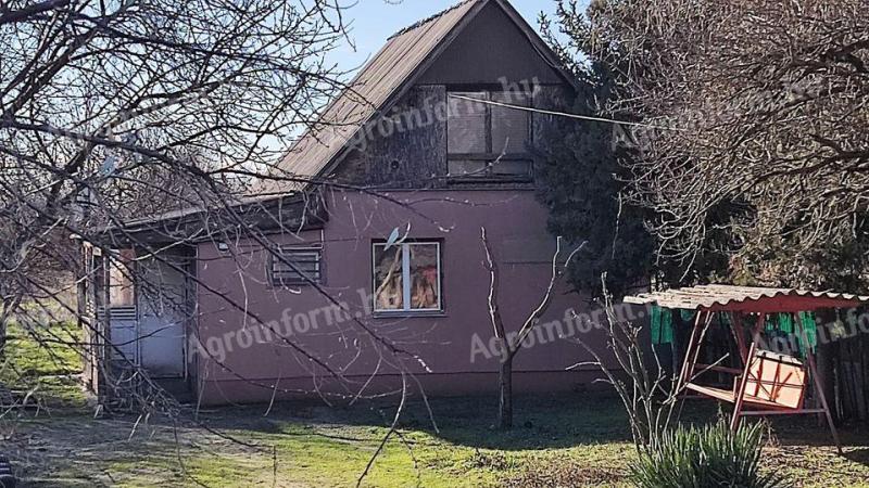 Pilisen-Ferienhaus zum Verkauf mit großem Garten