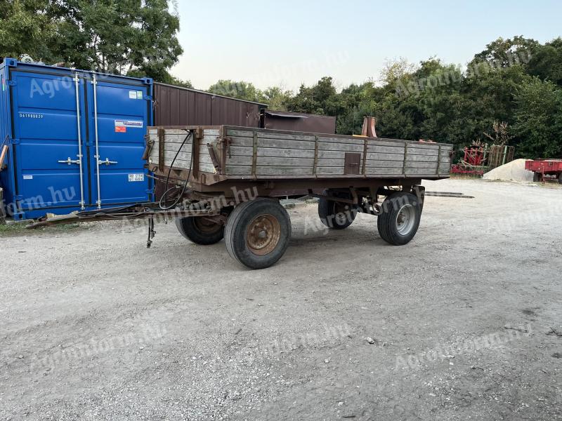 Two-axle tipper trailer